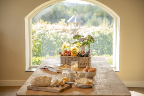 Drum Lodge - sleeps 15 guests  in 7 bedrooms