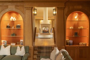 المنشأة من الداخل