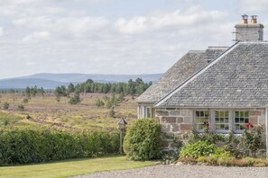 Exterior - Drum Lodge - sleeps 15 guests  in 7 bedrooms (Nethybridge)