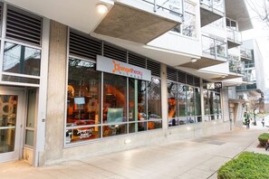 Exterior detail - Seattle Luxury | Space Needle | Walkable | Parking (Seattle)