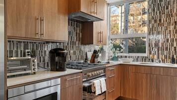 Fridge, microwave, oven, stovetop