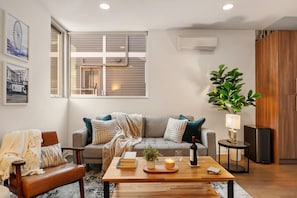 TV, stereo - Seattle Luxury | Space Needle | Walkable | Parking (Seattle)