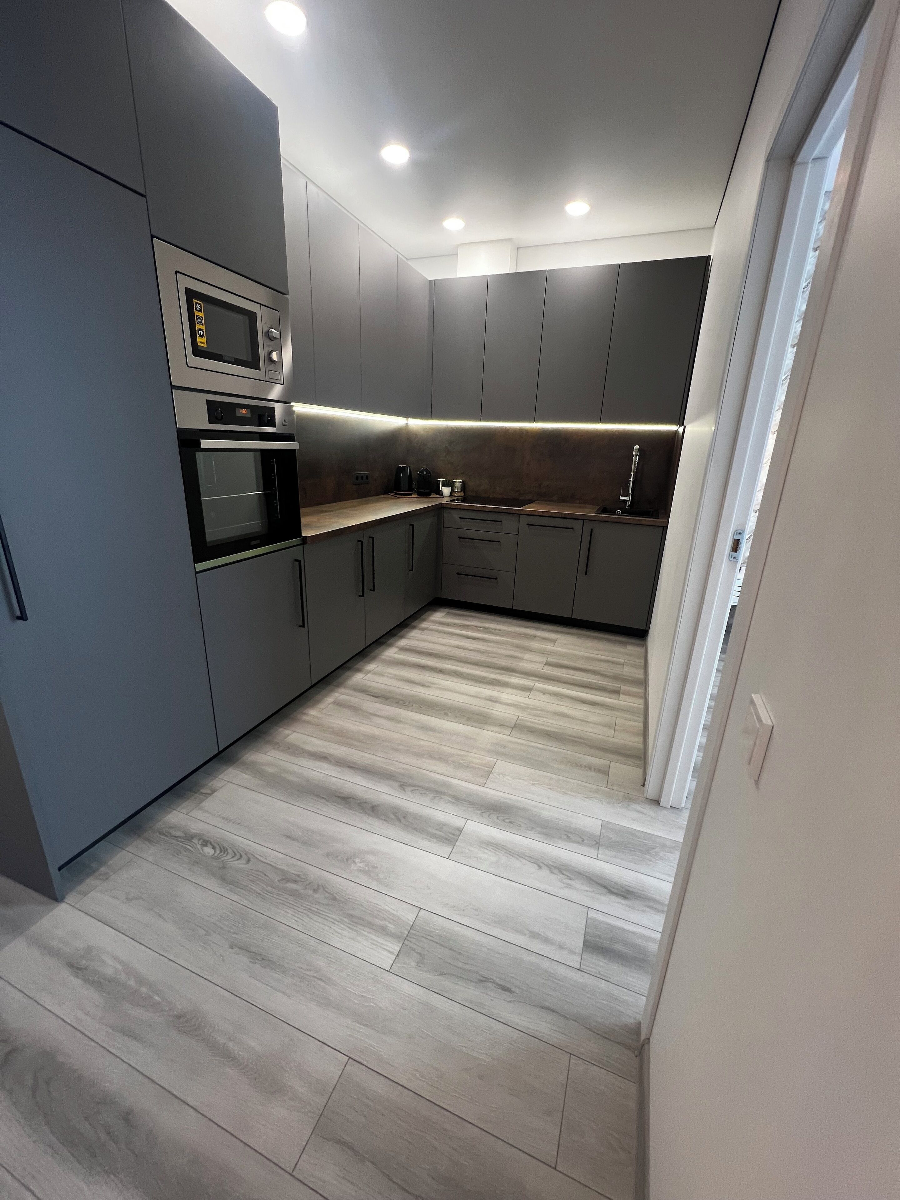 Chic Residence 3 | Blackout drapes, iron/ironing board, free wired internet