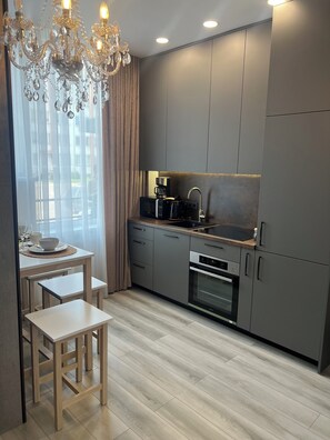 Chic Residence 2 | Blackout drapes, iron/ironing board, free wired internet