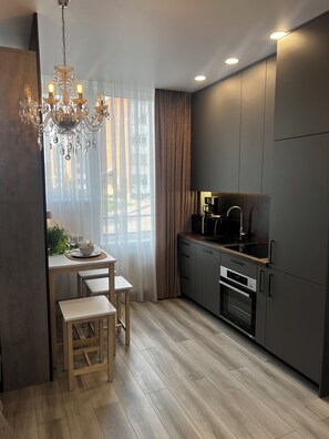 Chic Residence 2 | Blackout drapes, iron/ironing board, free wired internet