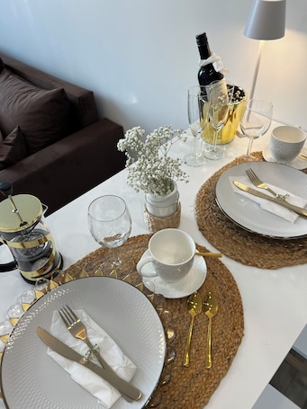 Chic Residence 4 | Blackout drapes, iron/ironing board, free wired internet