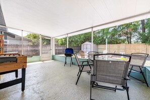 تناول الطعام بالخارج