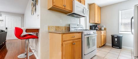 Micro-ondes, four, plaque de cuisson, lave-vaisselle