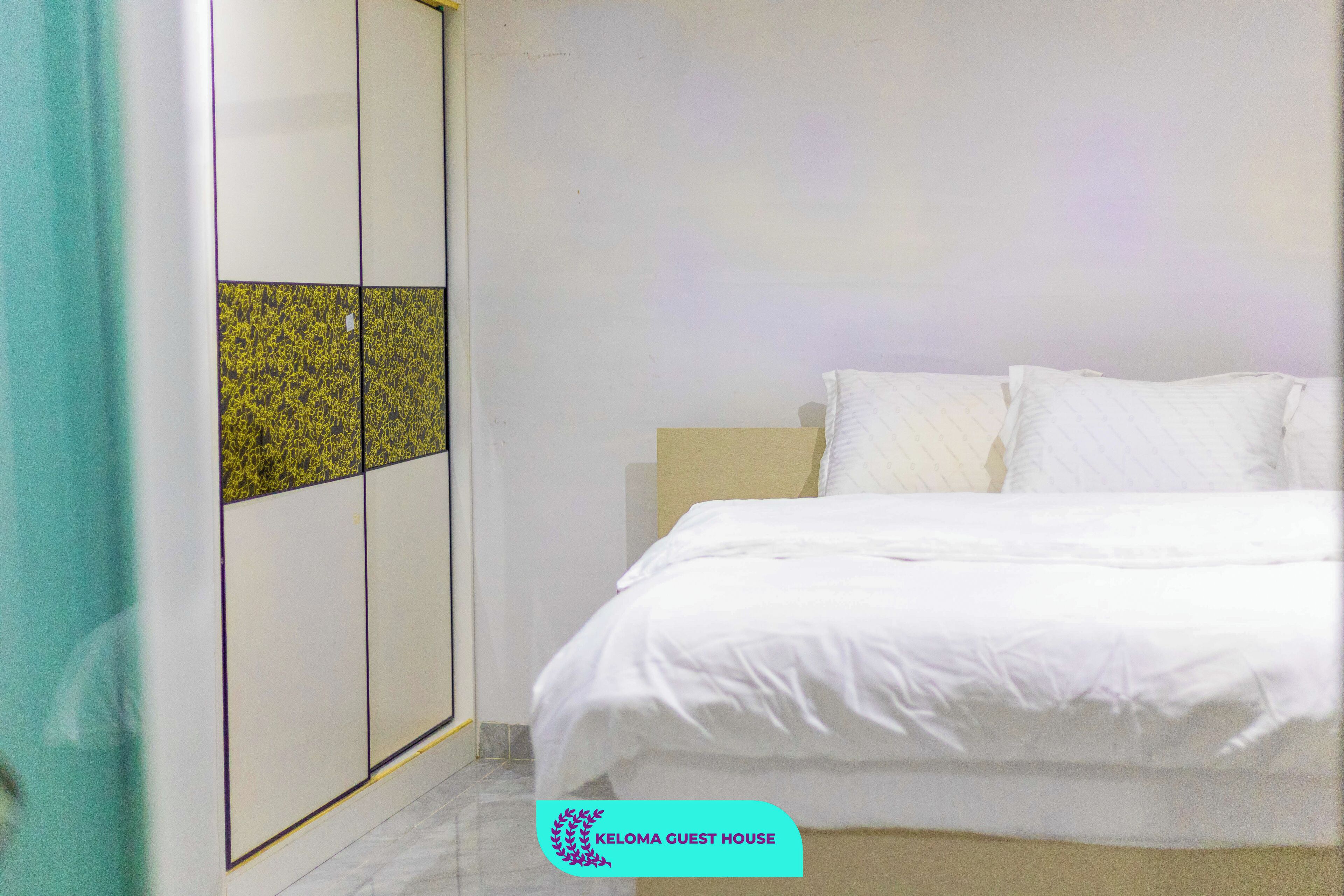 3 habitaciones, tabla de planchar con plancha, wifi y ropa de cama 