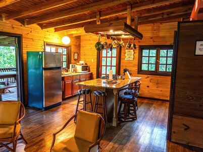 Private Unique Cabin: Unmatched Comfort & Nature