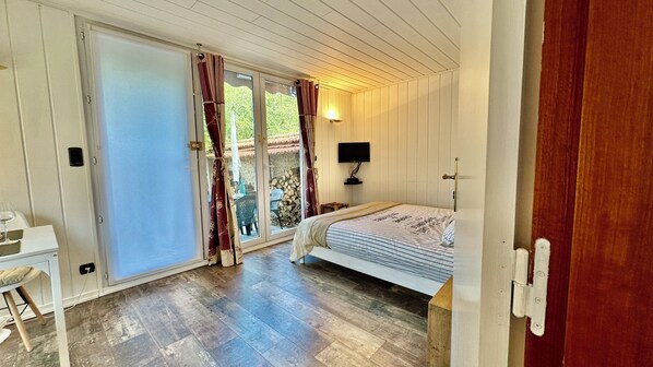 1 sovrum, internet och sängkläder