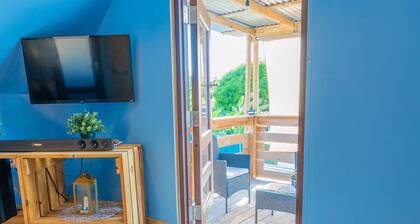 Minutes to Seafood Restaurants & Beach - Family Villa with Private Pool & Games