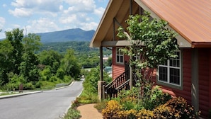 Exterior - Rustic 2BR Condo w/ Views & Full Kitchen (Pigeon Forge)