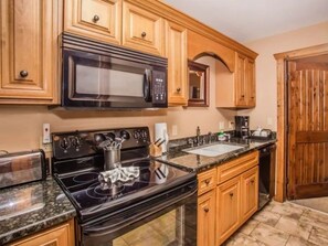 Refrigerador, microondas, parrilla de estufa y lavavajillas 