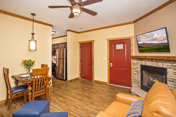 Televisión y chimenea 