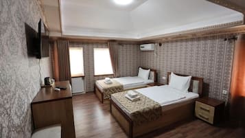 Habitación Deluxe con 2 camas individuales, vistas a la ciudad | Sistema de insonorización y wifi gratis