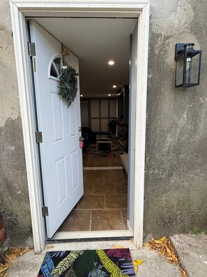 Interior - Apartment B - Next to Hiking Trail - Back Entrance (Yonkers)