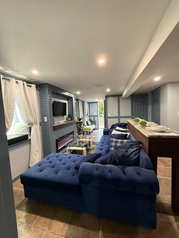 Interior - Apartment B - Next to Hiking Trail - Back Entrance (Yonkers)