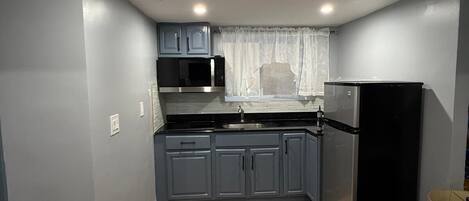 Fridge, microwave, stovetop, coffee/tea maker