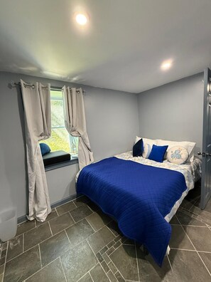 2 bedrooms, iron/ironing board, free WiFi, bed sheets - Apartment B - Next to Hiking Trail - Back Entrance (Yonkers)