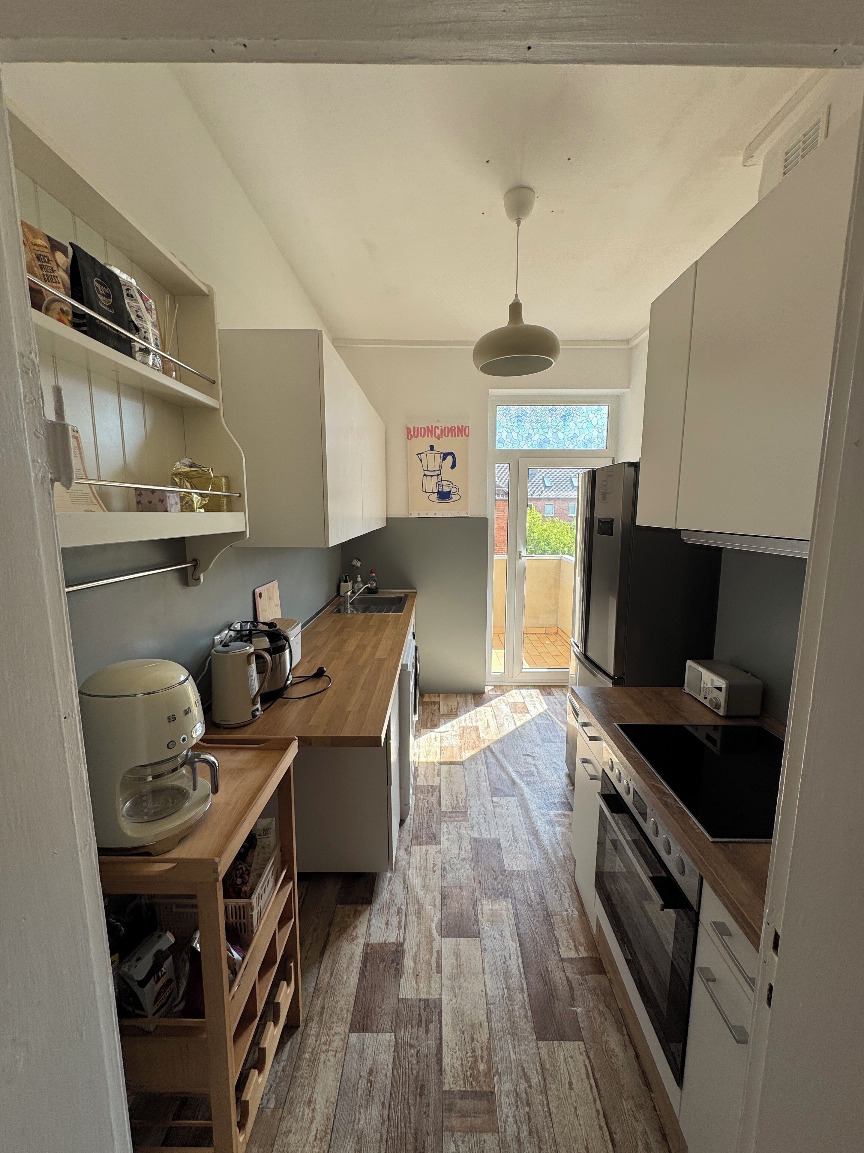 Frigorifero, microonde, forno, piano cottura