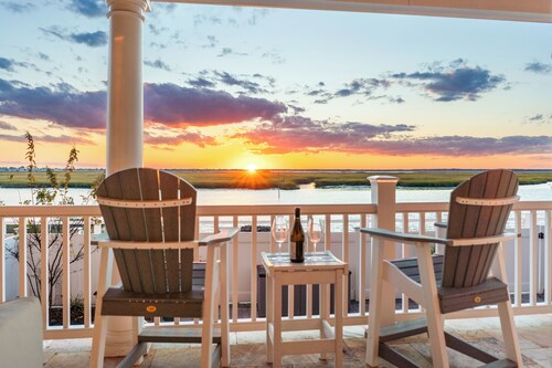 On the Bay, A+ Views! High-End 5BR w/ Elevator