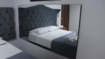 Habitación clásica | Espacio para trabajar con un portátil y wifi gratis