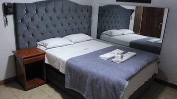 Habitación clásica | Espacio para trabajar con laptop y wifi gratis