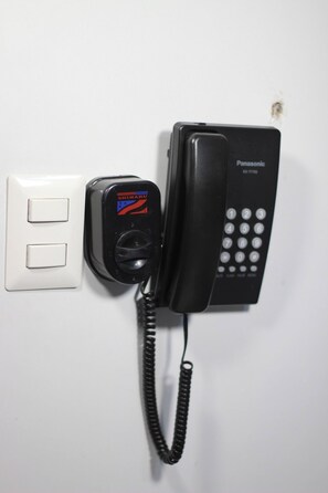 Espacio para trabajar con laptop y wifi gratis