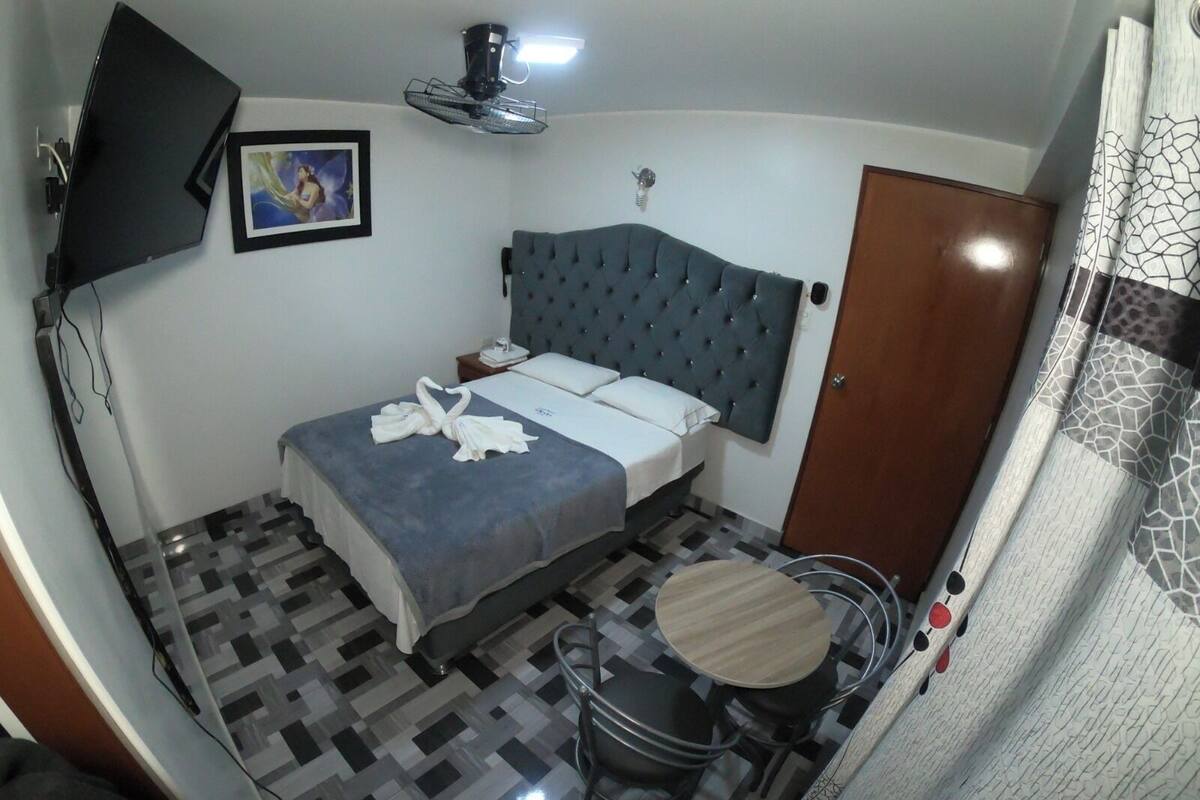 Classic Room | Laptop workspace, free WiFi