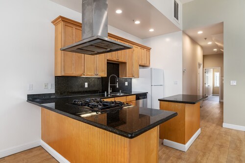 Marin Edwardian Mansion with San Francisco Bay Views 2br