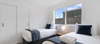 Perfect Papamoa Beach Bach