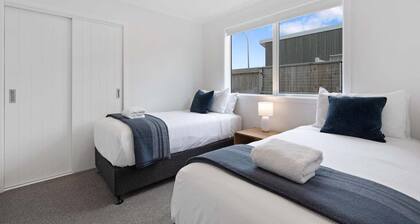 Perfect Papamoa Beach Bach