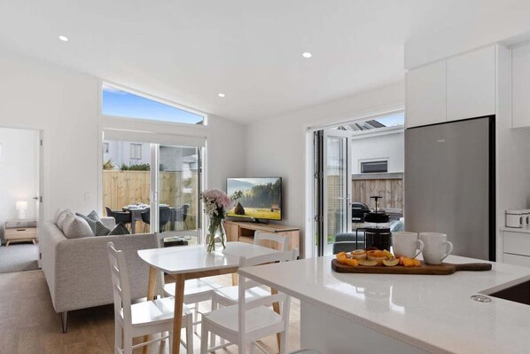 Interior - Perfect Papamoa Beach Bach (Papamoa)