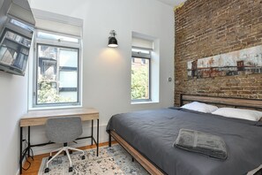 5 bedrooms, iron/ironing board, WiFi, bed sheets