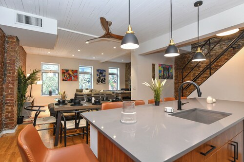 Fabulous 5-bedroom Townhouse with Patio Terrace in vibrant New York