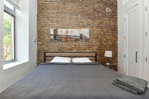 5 bedrooms, iron/ironing board, WiFi, bed sheets - Fabulous 5-bedroom Townhouse with Patio Terrace in vibrant New York (New York)