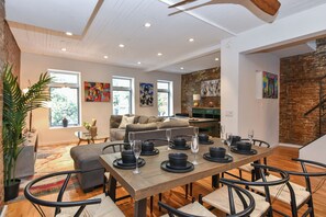 Dining - Fabulous 5-bedroom Townhouse with Patio Terrace in vibrant New York (New York)