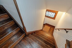 Interior - Stylish Syracuse 2nd fl 3 Bedroom in hip Westcott near SU, restaurants, coffee (Syracuse)