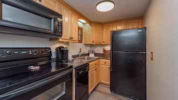 Oven, stovetop, dishwasher, coffee/tea maker
