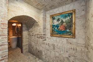Shower, hair dryer, towels, soap - Treehouse - The Canopy (Christiansted)