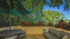 Outdoor dining - Treehouse - The Canopy (Christiansted)
