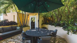 Outdoor dining - Treehouse - The Canopy (Christiansted)