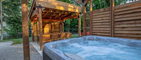 Outdoor spa tub