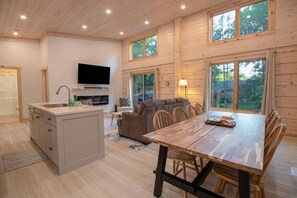 Interior - Stunning 3 Bdrm Home W/ Hot Tub, Sauna, Gym! (Penetanguishene)