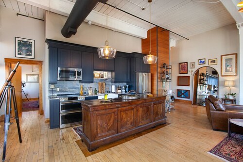 Highway Vintage | Boutique City Escape