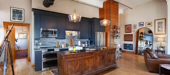 Highway Vintage | Boutique City Escape