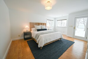 3 bedrooms, iron/ironing board, free WiFi, bed sheets - *The Legacy on Lake Lizzie -a Lake Front Escape* (Pelican Rapids)