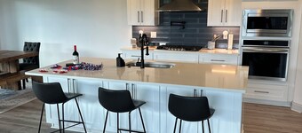 4-bedroom Lake house in Twin Creeks Winchester TN with Lakeview's, hot tub, pool