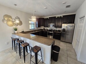 Private kitchen - 6-bedroom Private Pool House Championsgate (Davenport)